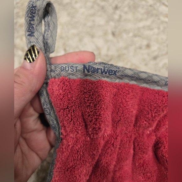 Norwex Dusting Mitt - Picture 3 of 3